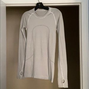 Lulu Lemon black & white long sleeve top